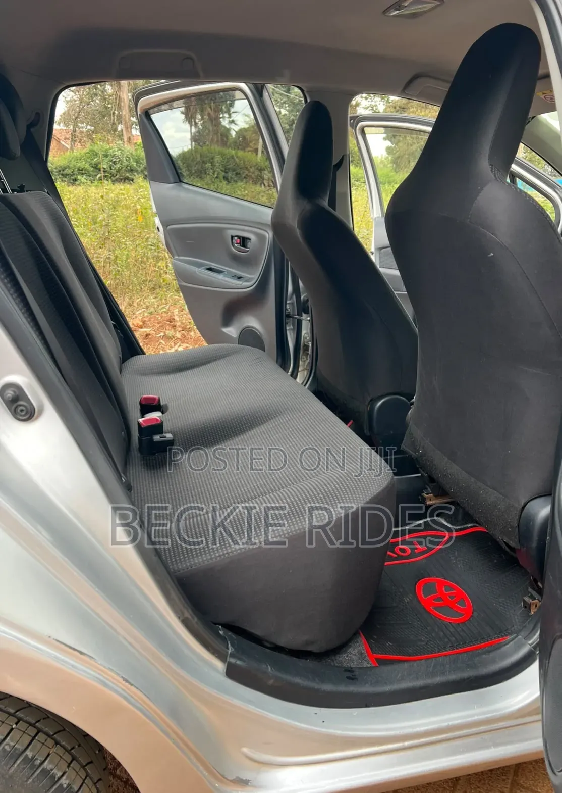 Toyota Vitz 2015 Silver