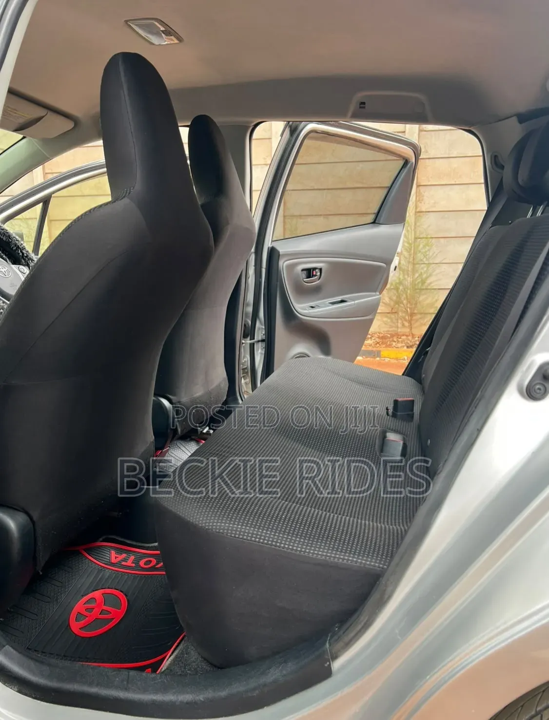 Toyota Vitz 2015 Silver