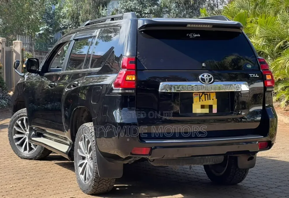 Toyota Land Cruiser Prado 2.8 2017 Black