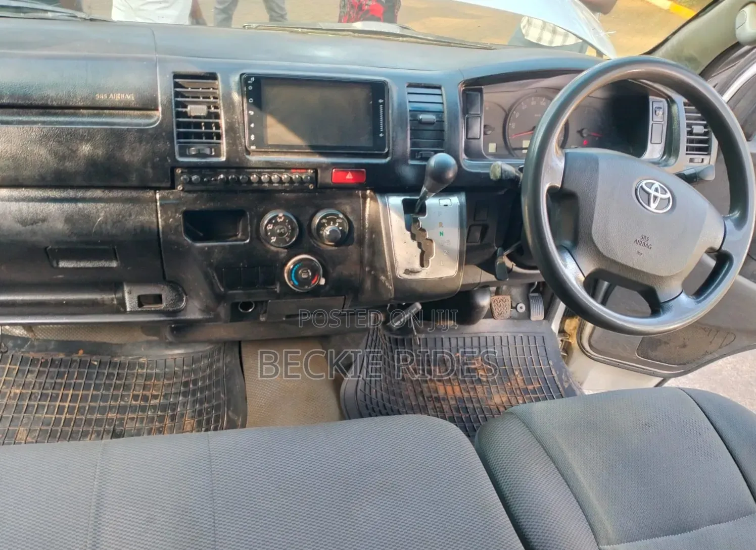 Toyota HiAce 2014 White
