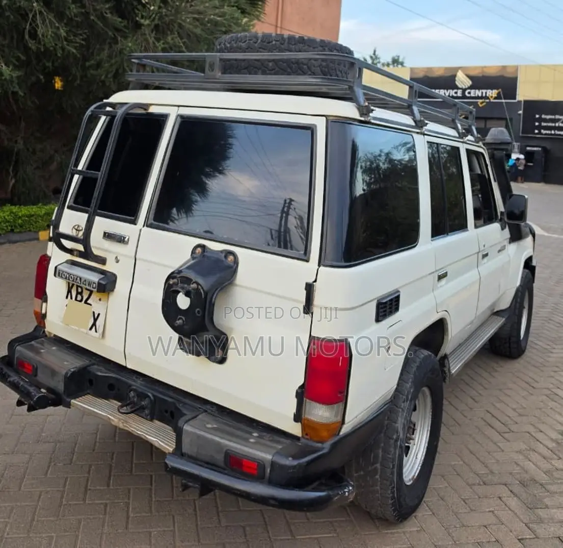 Toyota Land Cruiser 2014 White
