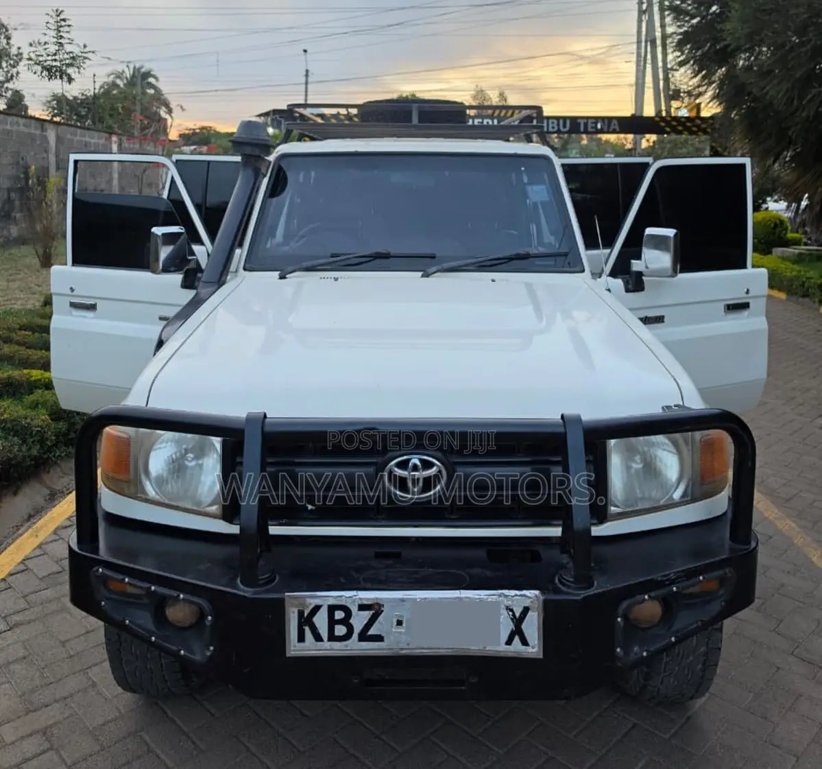 Toyota Land Cruiser 2014 White