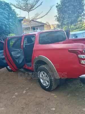 Mitsubishi L200 2015 Red
