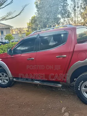 Mitsubishi L200 2015 Red