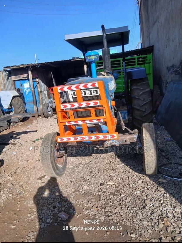 Tractor Ford 5000 2wd - thumbnail 6