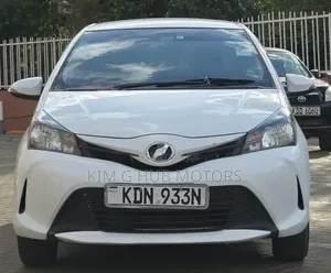 Toyota Vitz 1.3 FWD 5dr 2016 Pearl