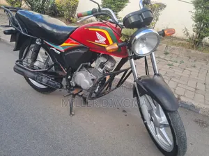 Honda CB 2024 Red