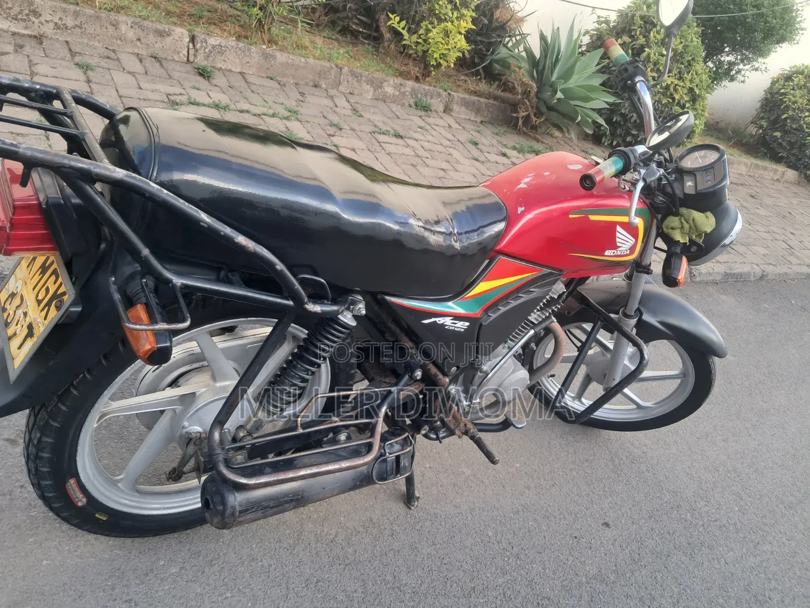 Honda CB 2024 Red