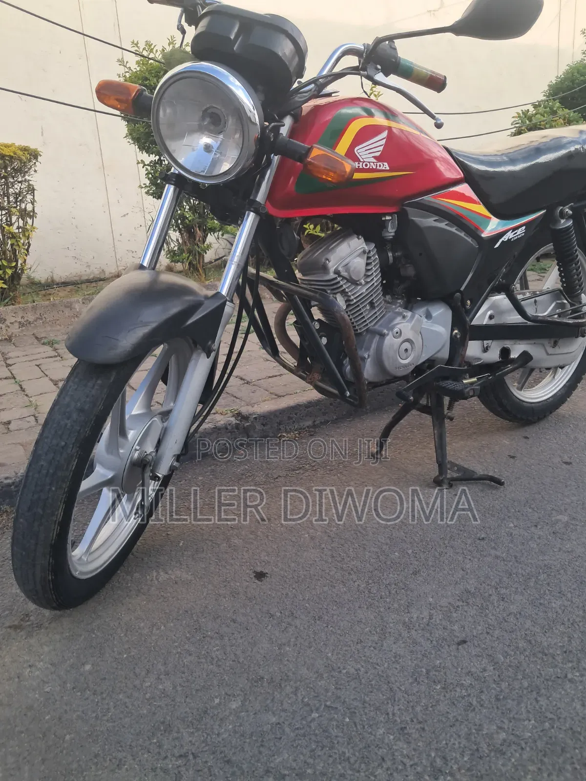 Honda CB 2024 Red