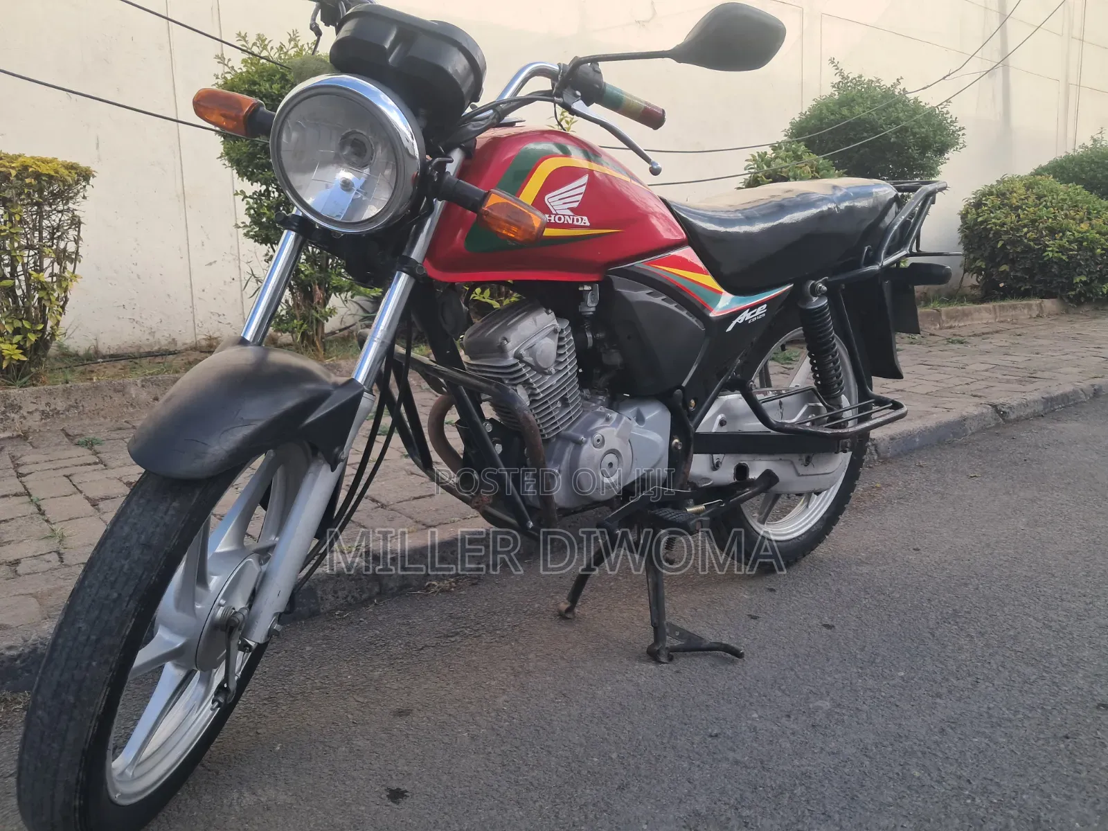 Honda CB 2024 Red