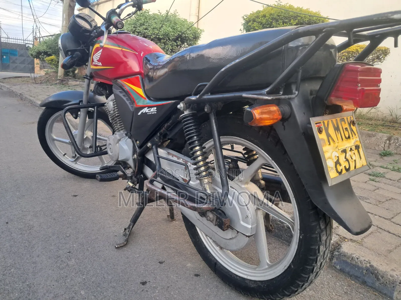 Honda CB 2024 Red