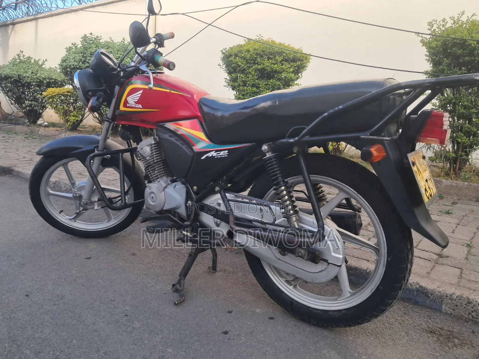 Honda CB 2024 Red