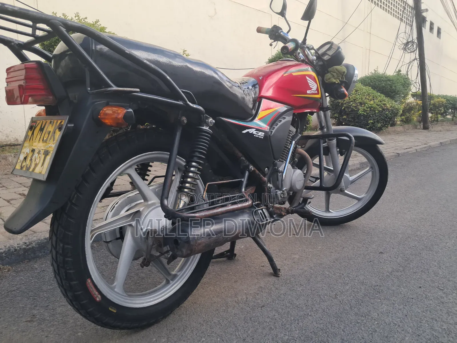 Honda CB 2024 Red