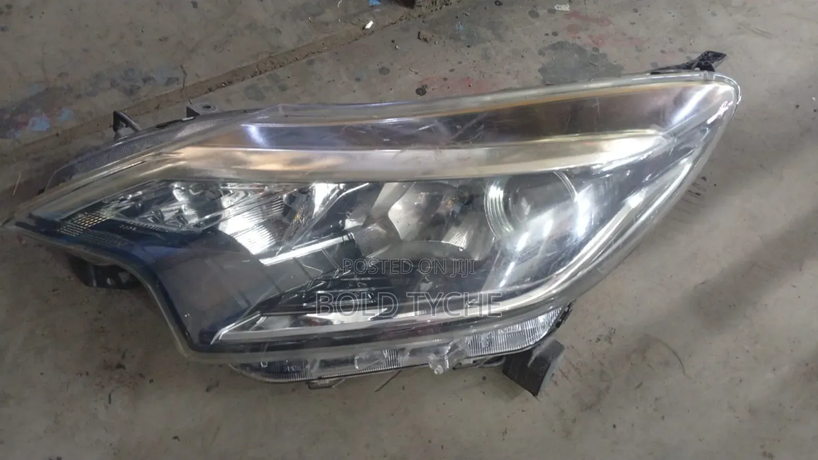 Nissan Note 2015 Headlights