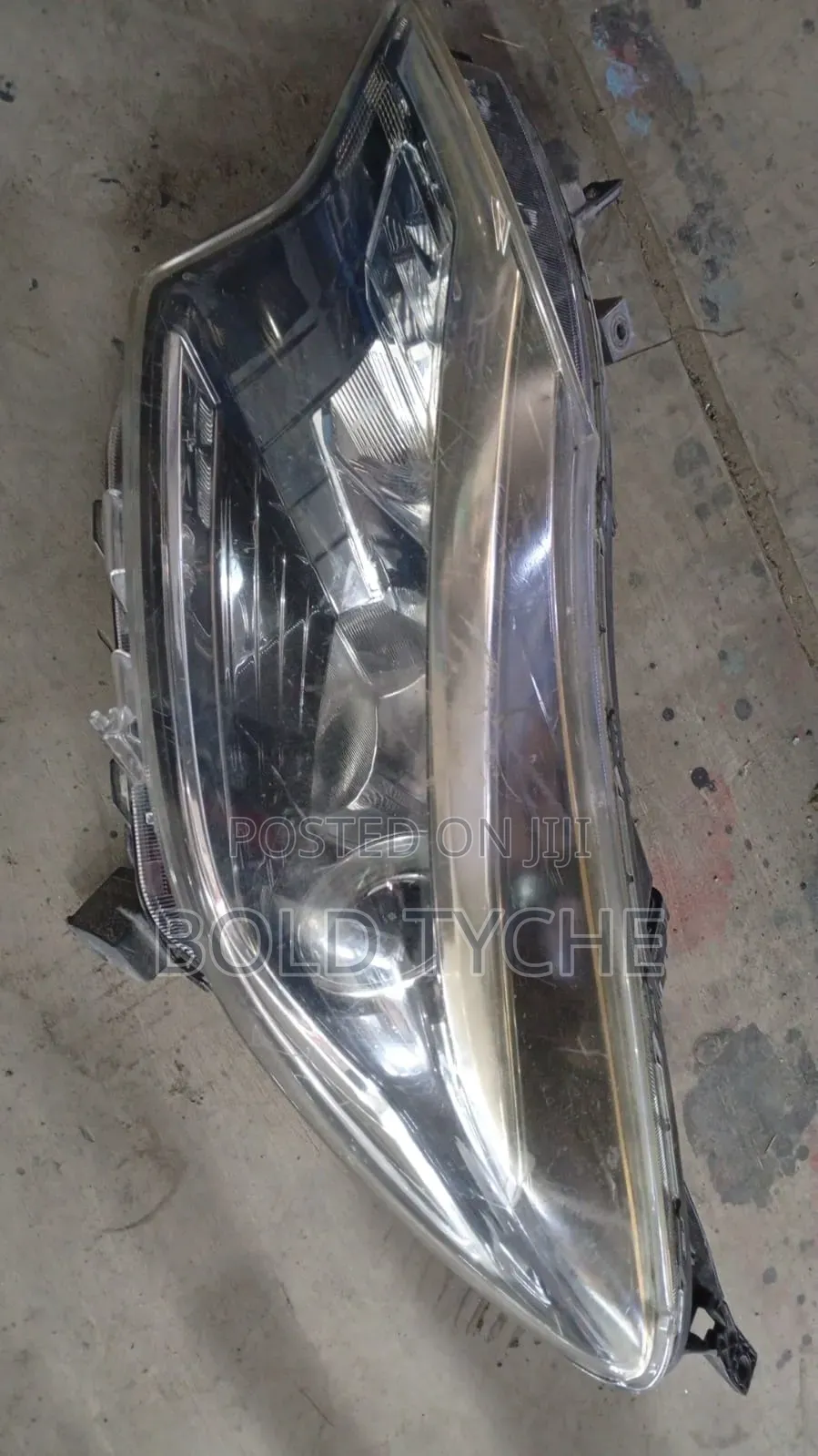 Nissan Note 2015 Headlights