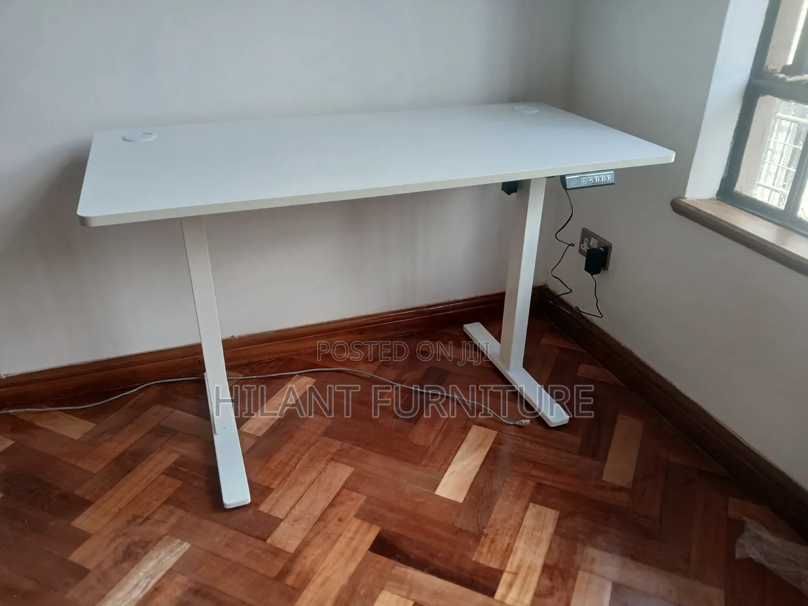 White 1.2m Adjustable Height Electric Working Desk