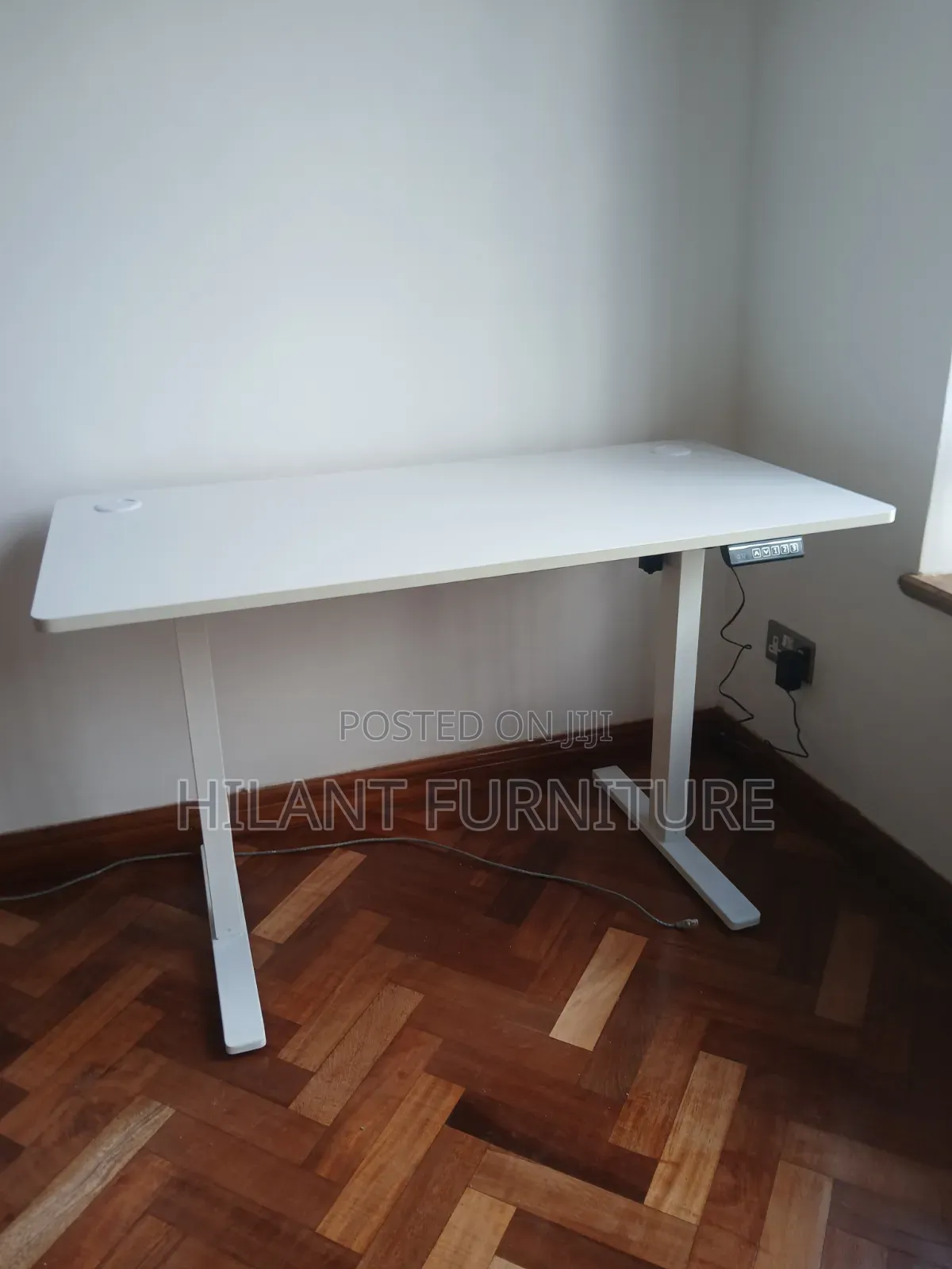 White 1.2m Adjustable Height Electric Working Desk