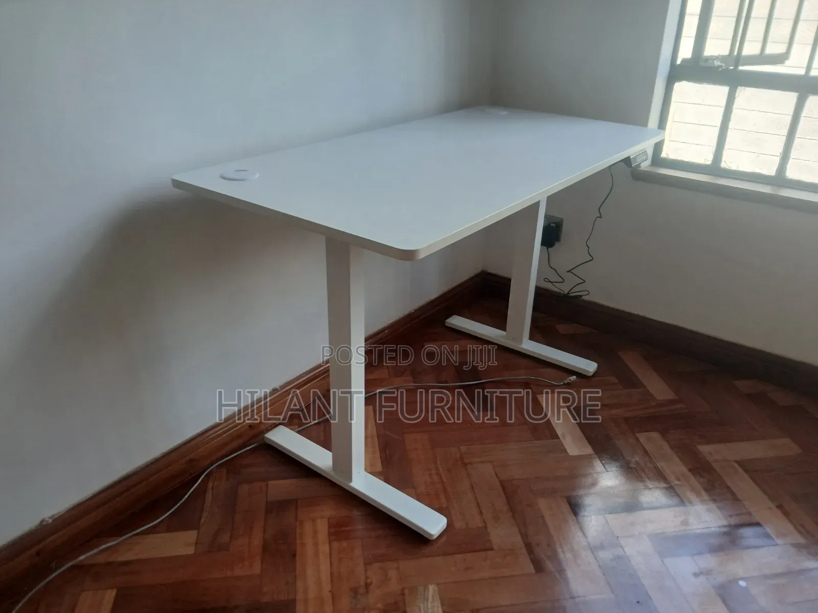 White 1.2m Adjustable Height Electric Working Desk