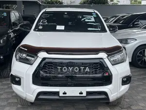 Toyota Hilux 2023 White