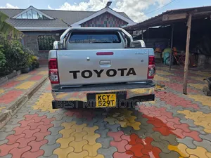Toyota Hilux 3.0 D-4D 4x4 2013 Silver