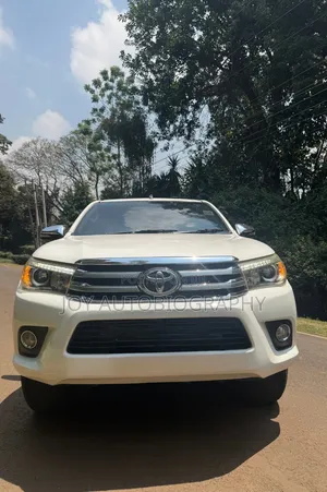 Toyota Hilux 2017 White
