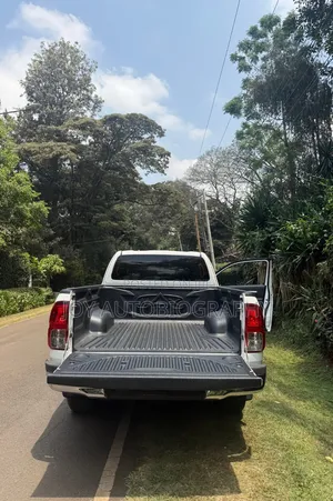Toyota Hilux 2017 White