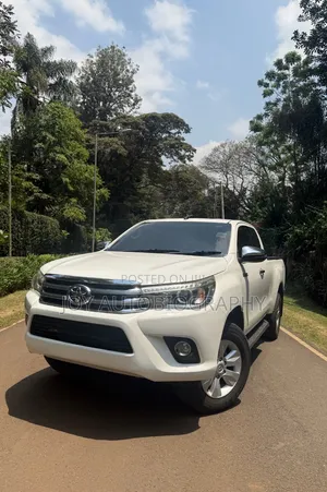 Toyota Hilux 2017 White