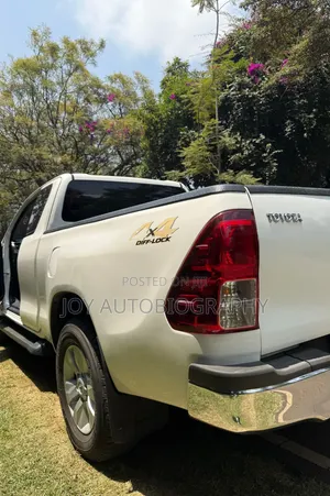 Toyota Hilux 2017 White