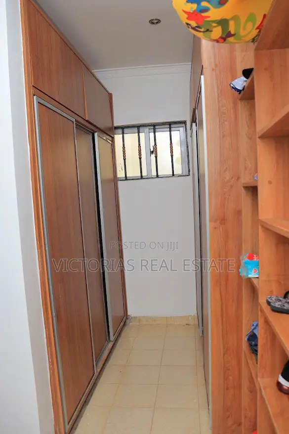 5bdrm Mansion in Ndatani Court, Complex Utawala for sale