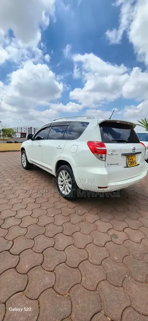 Toyota Vanguard 2010 White