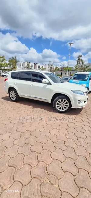 Toyota Vanguard 2010 White