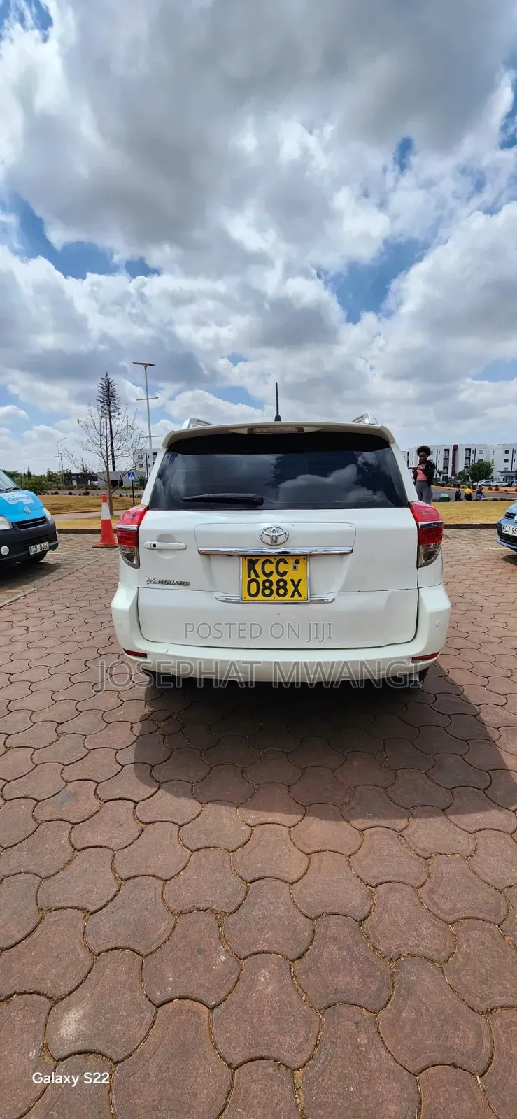 Toyota Vanguard 2010 White