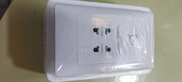 Twin Shaver Socket - thumbnail 2