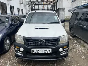 Toyota Hilux 2012 White