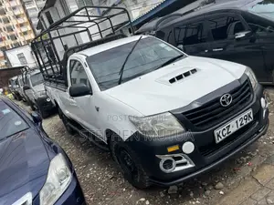 Toyota Hilux 2012 White