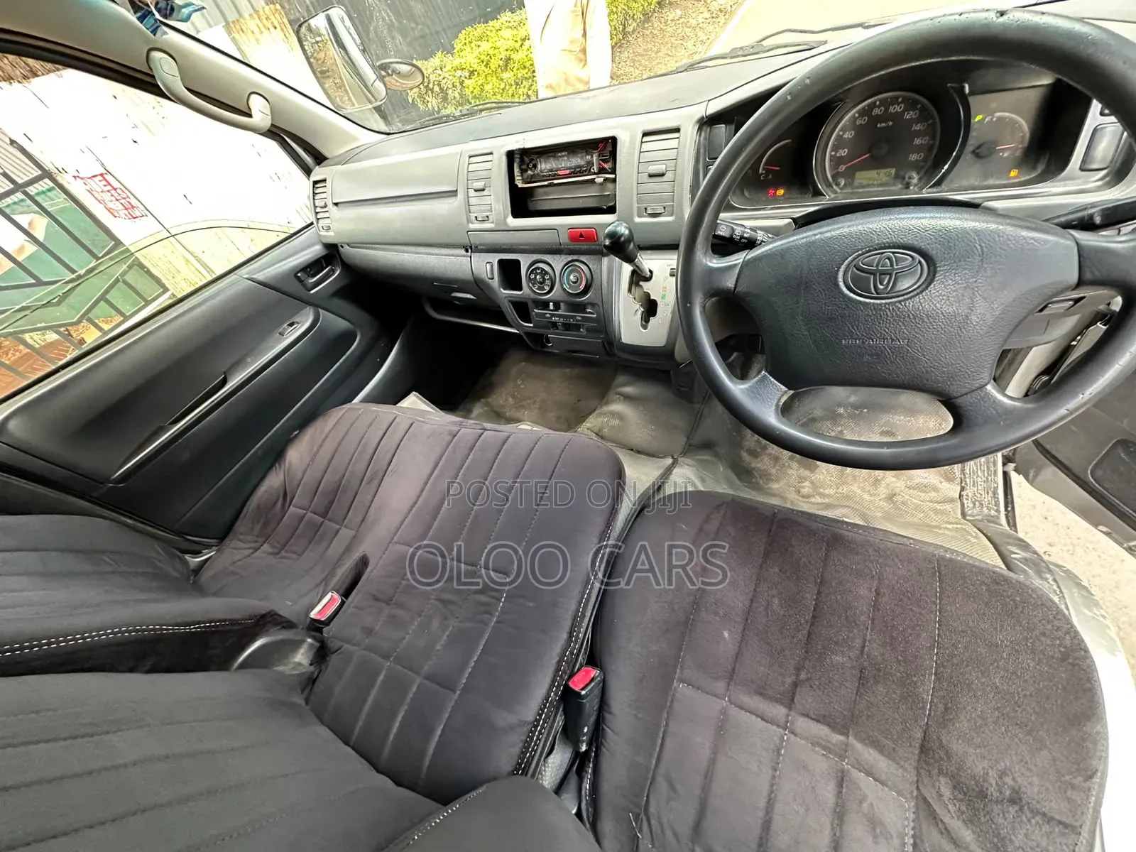 Toyota HiAce 2014 Silver