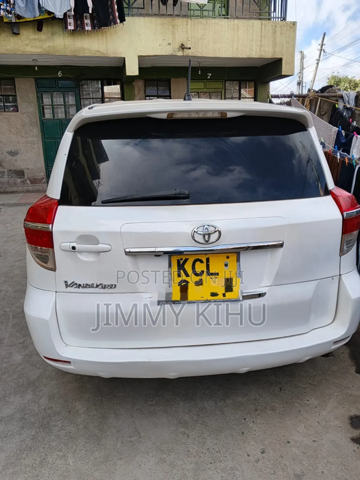 Toyota Vanguard 2010 White