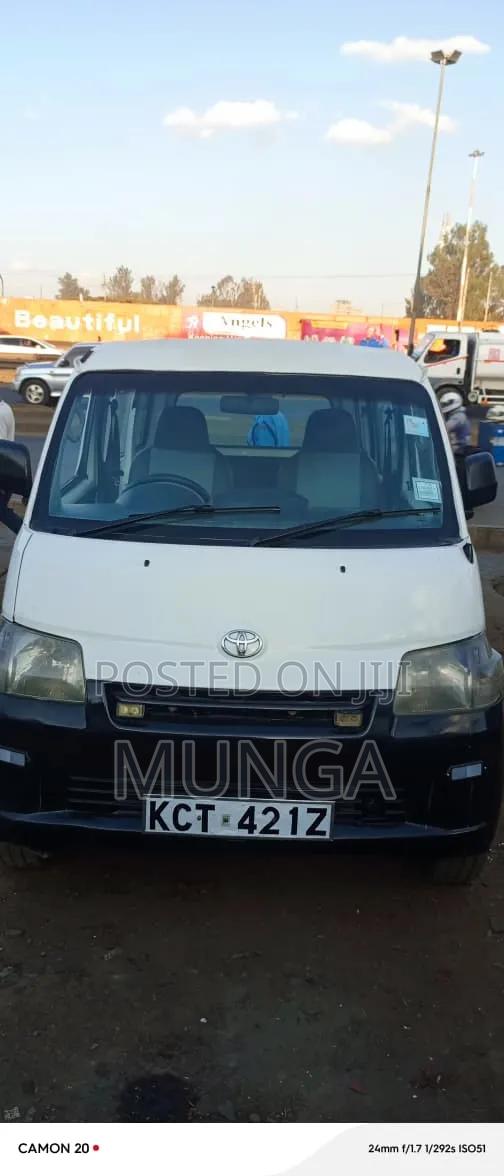 Toyota TownAce 2011 White - thumbnail 2