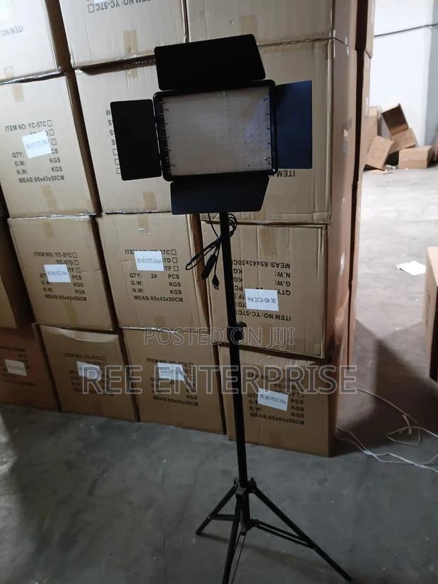 Led Portable Camera Light 
AC Powered - main view