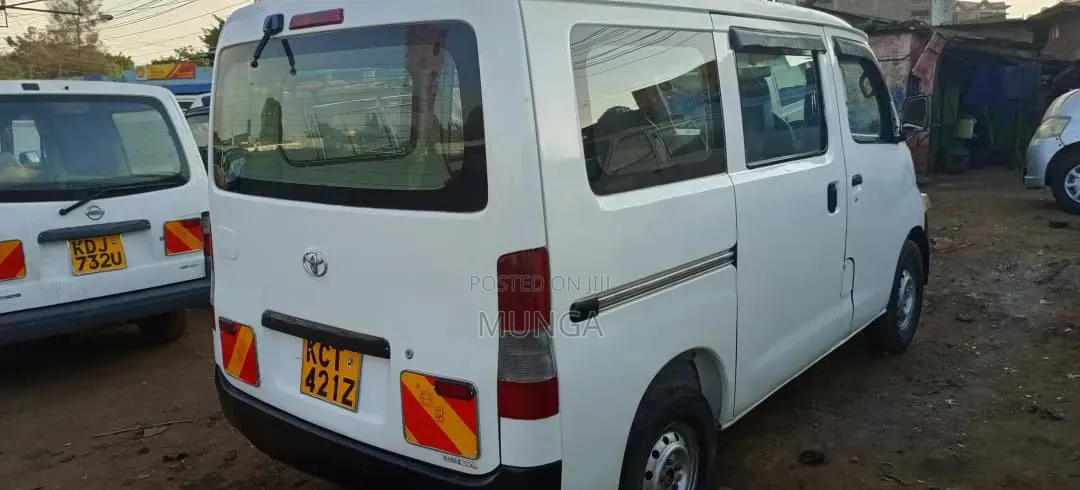 Toyota TownAce 2011 White