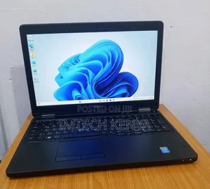 Laptop Dell Latitude 5550 8GB Intel Core i7 SSD 256GB