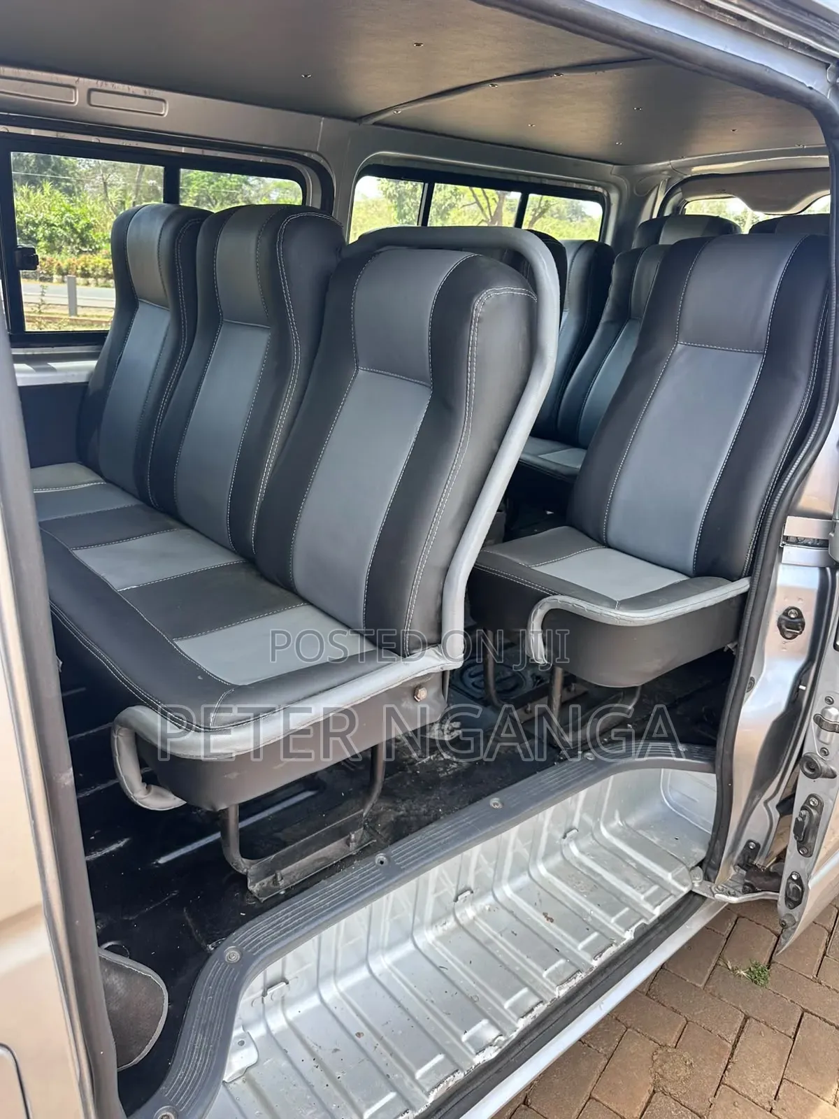 Toyota HiAce 2010 Silver