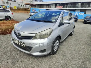 Toyota Vitz 2012 Silver