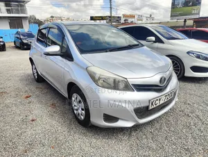 Toyota Vitz 2012 Silver