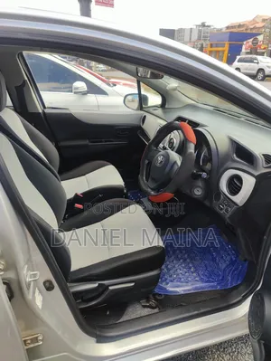 Toyota Vitz 2012 Silver