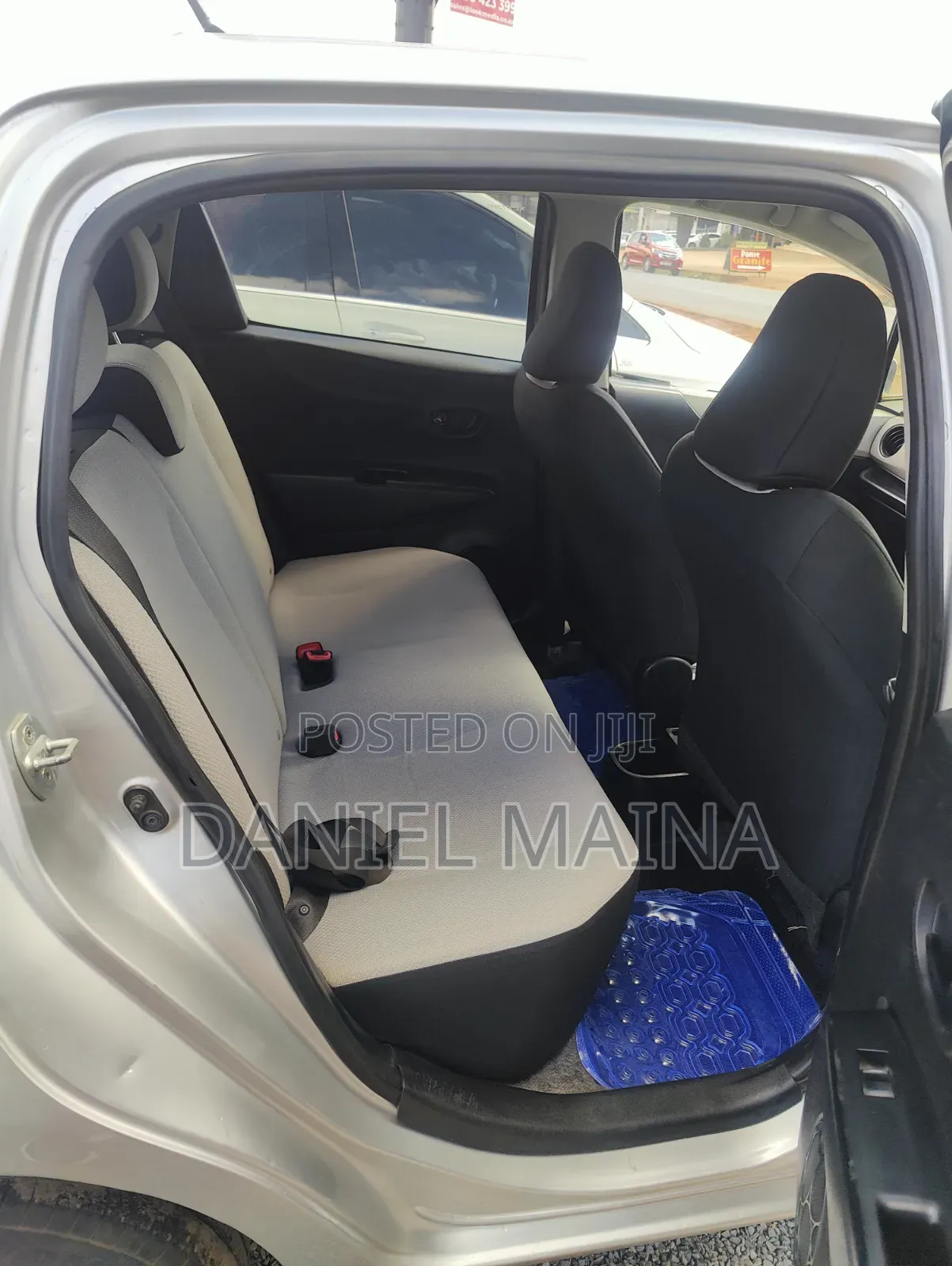 Toyota Vitz 2012 Silver