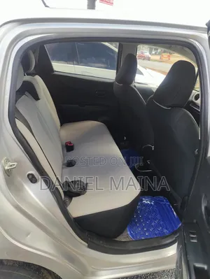 Toyota Vitz 2012 Silver