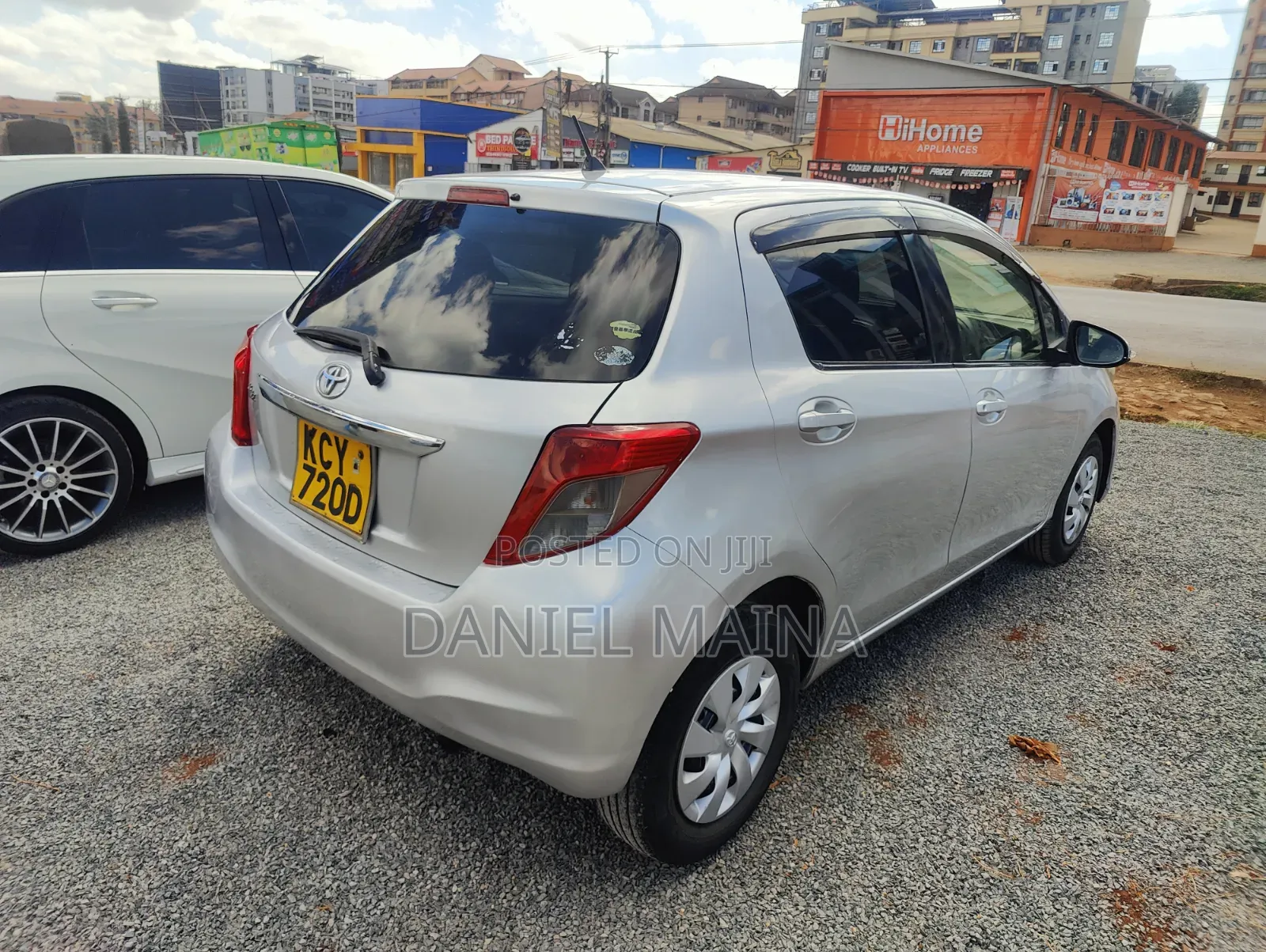 Toyota Vitz 2012 Silver