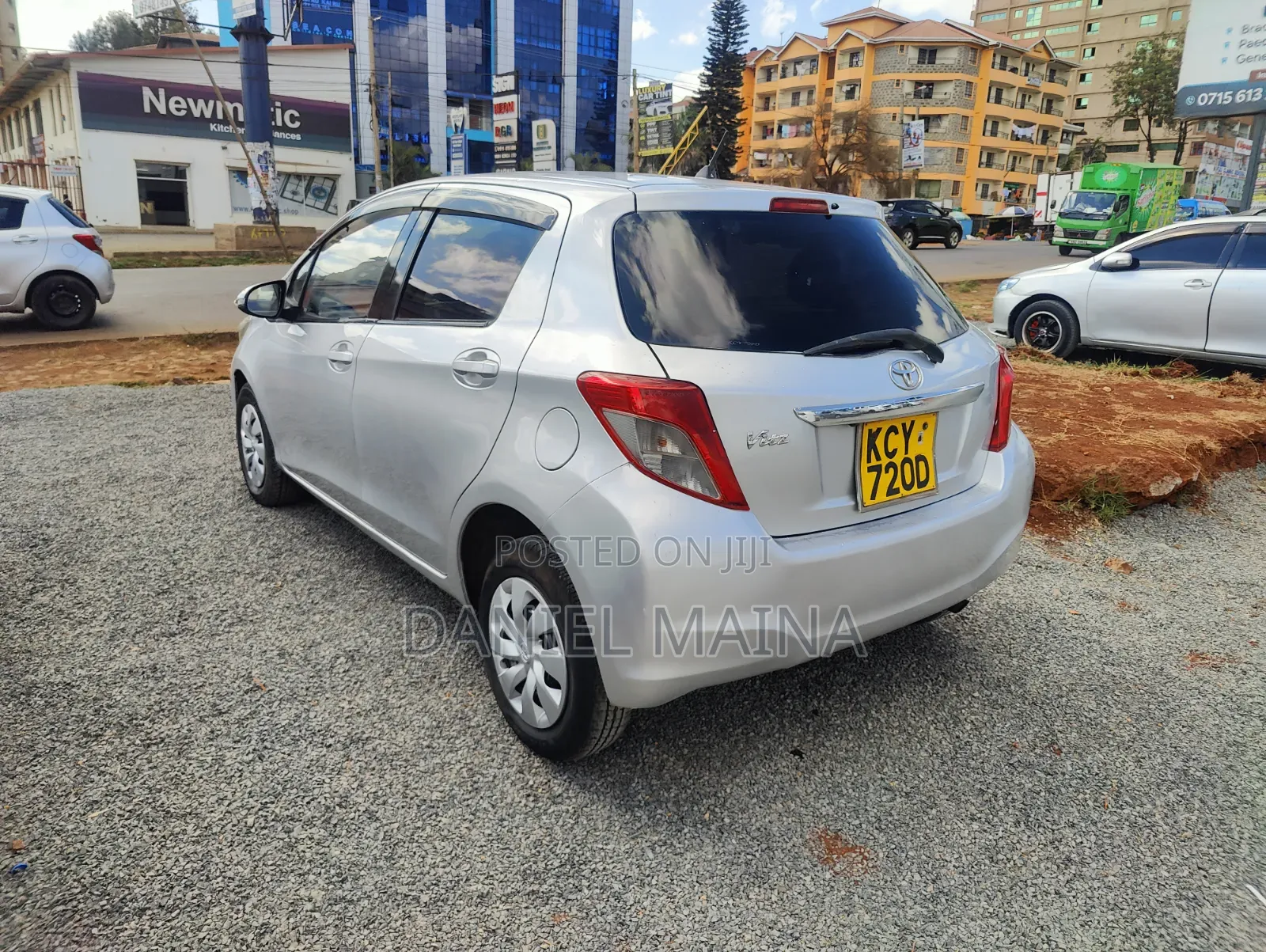 Toyota Vitz 2012 Silver