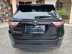 Toyota Harrier 2.0 2019 Black